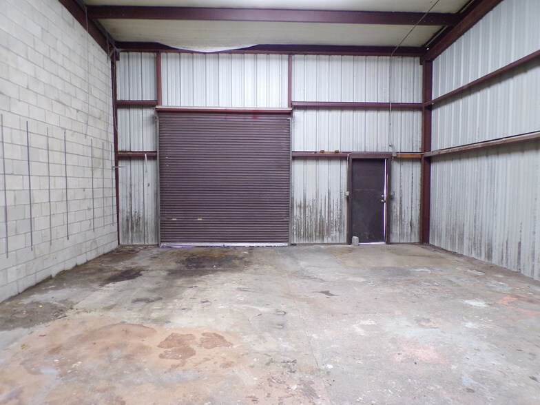 More Photos Of 3903 Industry Blvd, Lakeland Warehouse For Lease