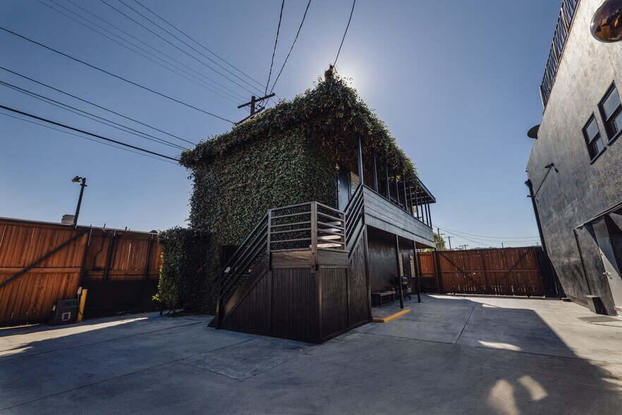 More Photos Of 5102 Vineland Ave, North Hollywood Movie Radio TVStudio For Sale