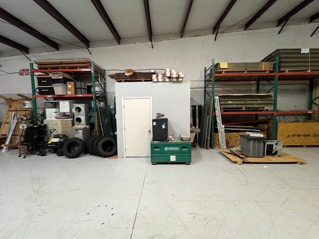 More Photos Of 501 E Cedar Ave, McAllen Showroom For Lease