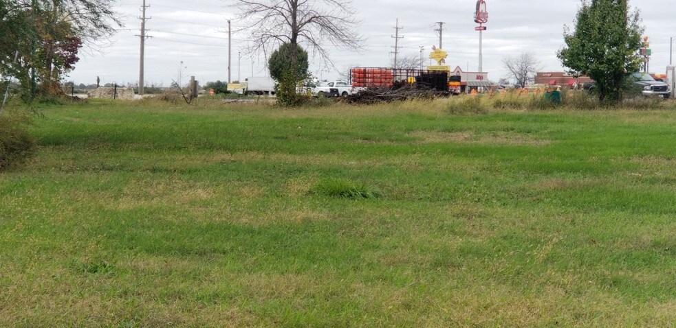 More Photos Of 900 N Union St, Dwight Restaurant For Sale