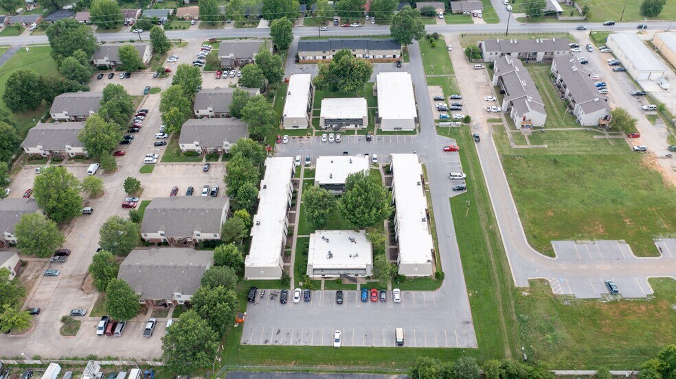 More Photos Of 1701 S West End St, Springdale Apartments For Sale