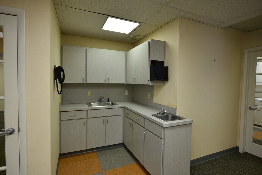 More Photos Of 9109 Baymeadows Rd, Jacksonville Medical For Lease