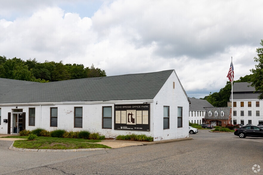 More Photos Of 375-395 Elliot St, Newton Office For Lease