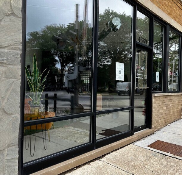 More Photos Of 4663-4669 N Manor Ave, Chicago Storefront Retail Residential For Lease