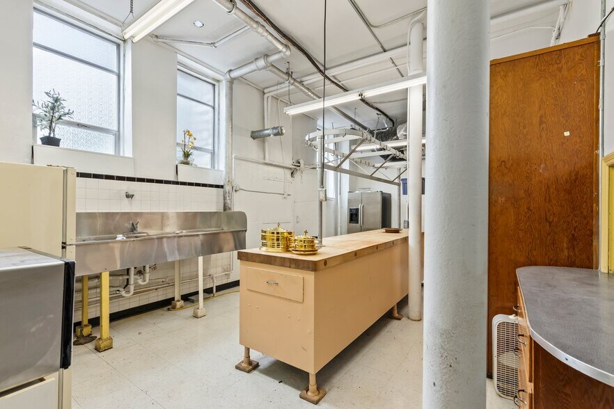 More Photos Of 1517 McCausland Ave, Saint Louis Specialty For Sale