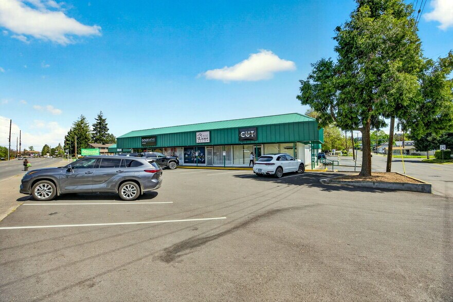 More Photos Of 604-628 Crater Lake Ave, Medford Freestanding For Sale