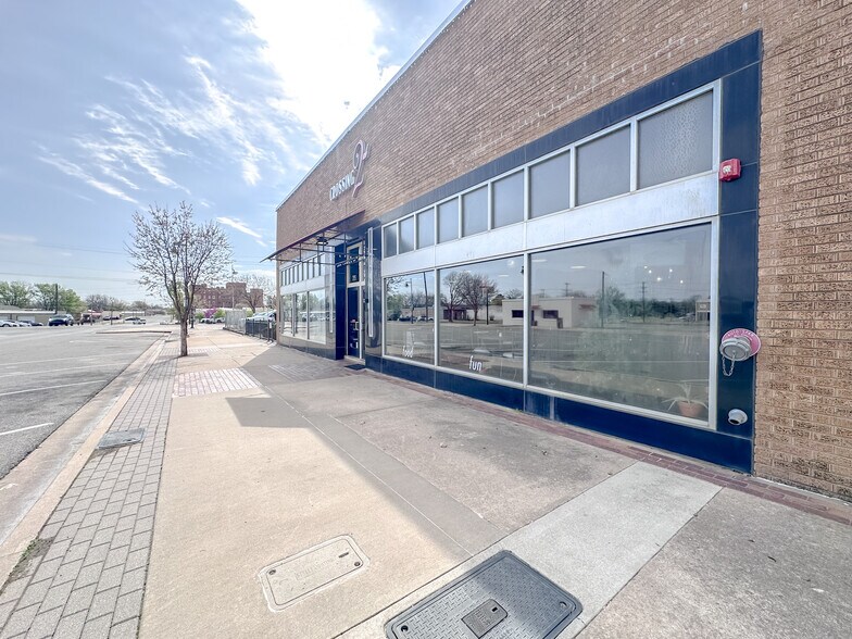 More Photos Of 215 E 2nd St, Bartlesville Auto Repair For Sale