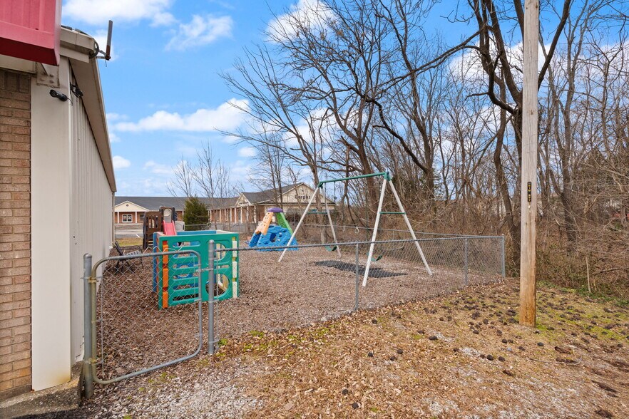 More Photos Of 1990 NW In-337, Corydon Medical For Sale