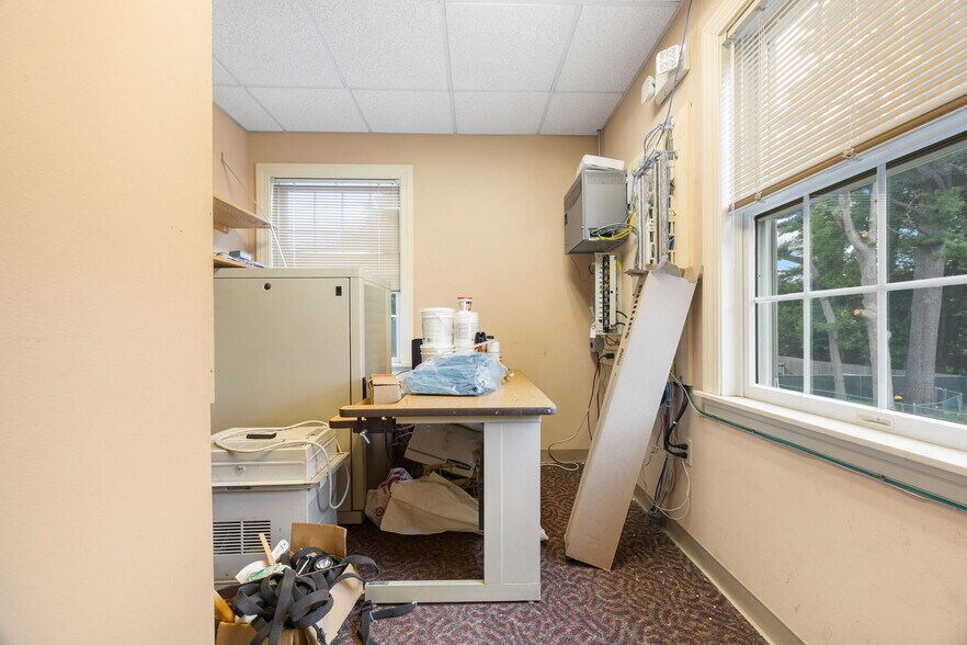 More Photos Of 828 Lynn Fells Pky, Melrose Office For Lease