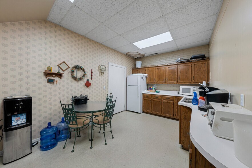 More Photos Of 318 S Green St, Glasgow Office For Sale