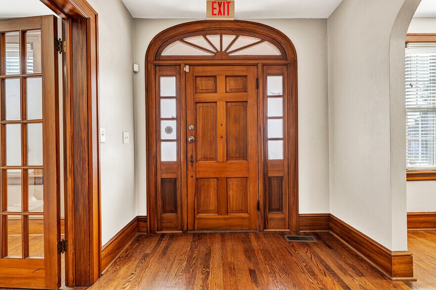 More Photos Of 5034 Williamson Rd NW, Roanoke Office For Lease