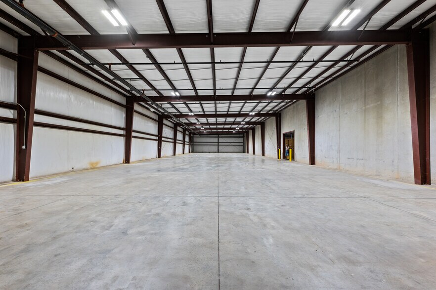 More Photos Of 32 Rabbit Trl, Edgefield Warehouse For Lease