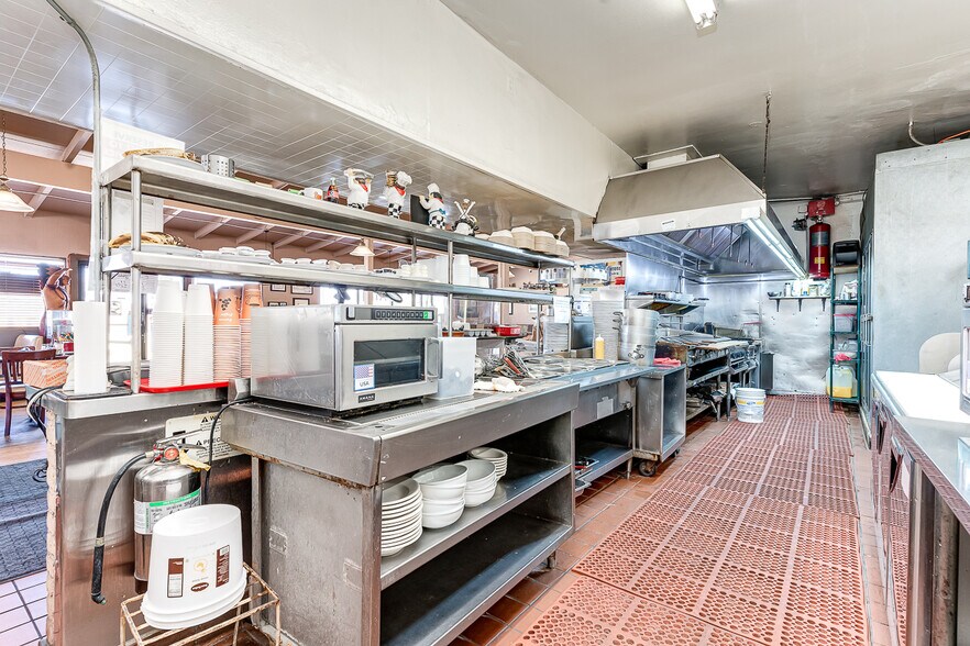 More Photos Of 558 E Anaheim St, Wilmington Restaurant For Sale