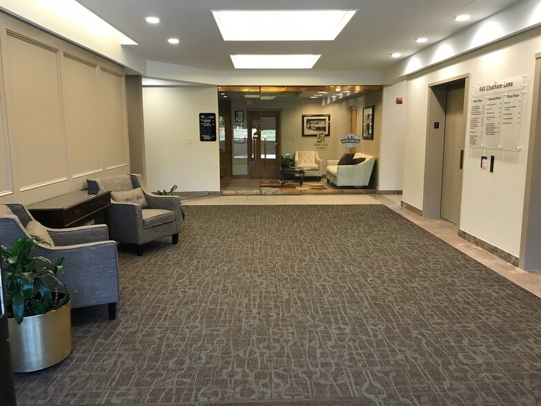 More Photos Of 941 Chatham Ln, Columbus Office For Sale