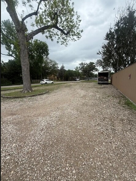 More Photos Of 1103 W Cavalcade St, Houston Industrial For Lease