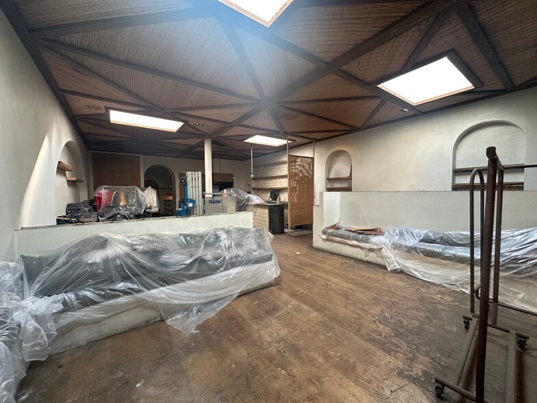 More Photos Of 8422-8428 W 3rd St, Los Angeles Restaurant For Lease