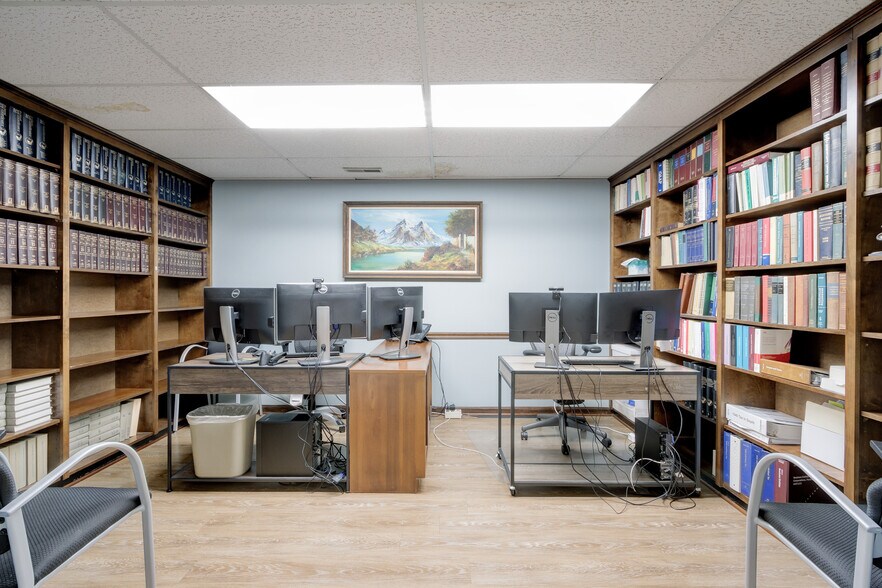 More Photos Of 11303-11327 Amherst Ave, Wheaton Office Residential For Lease