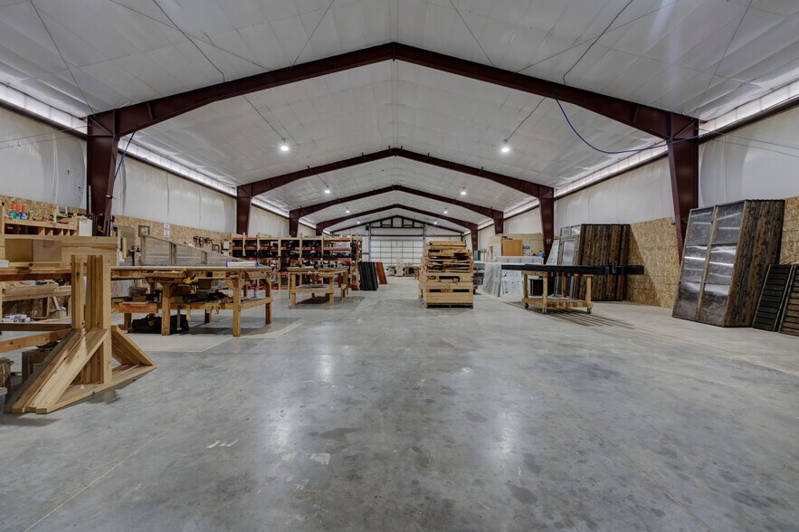 More Photos Of 14079 SW Commercial Loop Rd, Terrebonne Warehouse For Sale