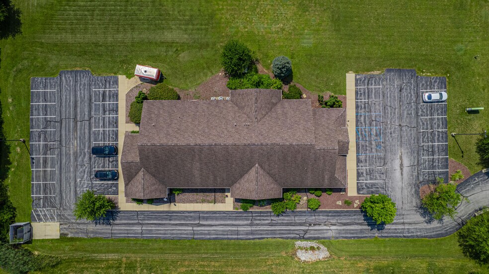 More Photos Of 951 Transport Dr, Valparaiso Office For Sale