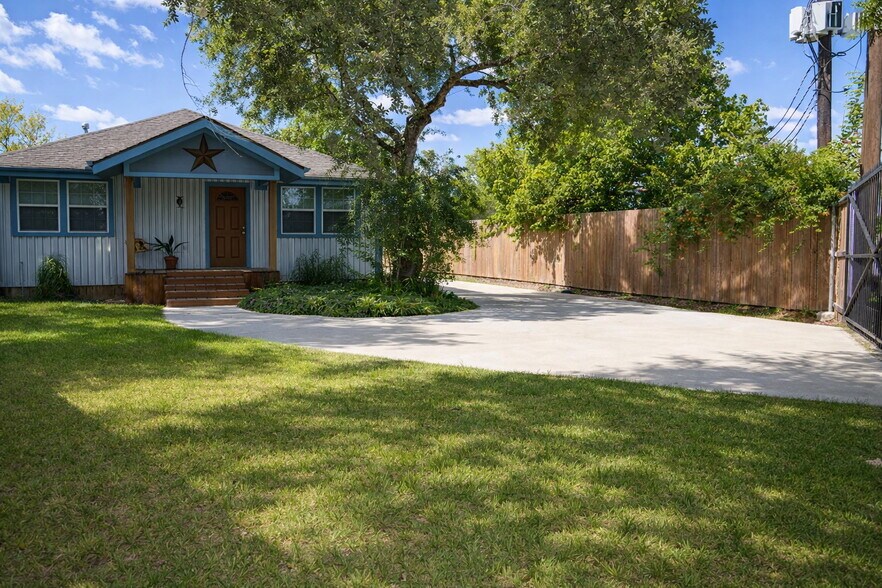 More Photos Of , Houston Unknown For Sale