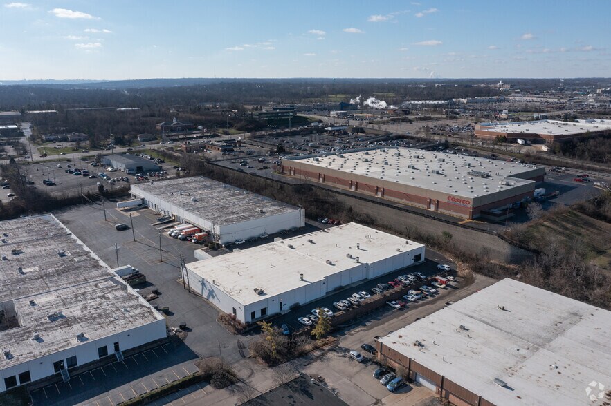 More Photos Of 11717-11725 Chesterdale Rd, Springdale Unknown For Lease