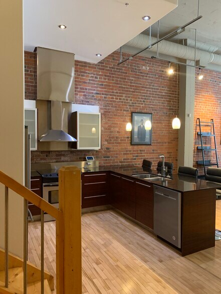 More Photos Of 10265 107th St NW, Edmonton Apartments For Sale