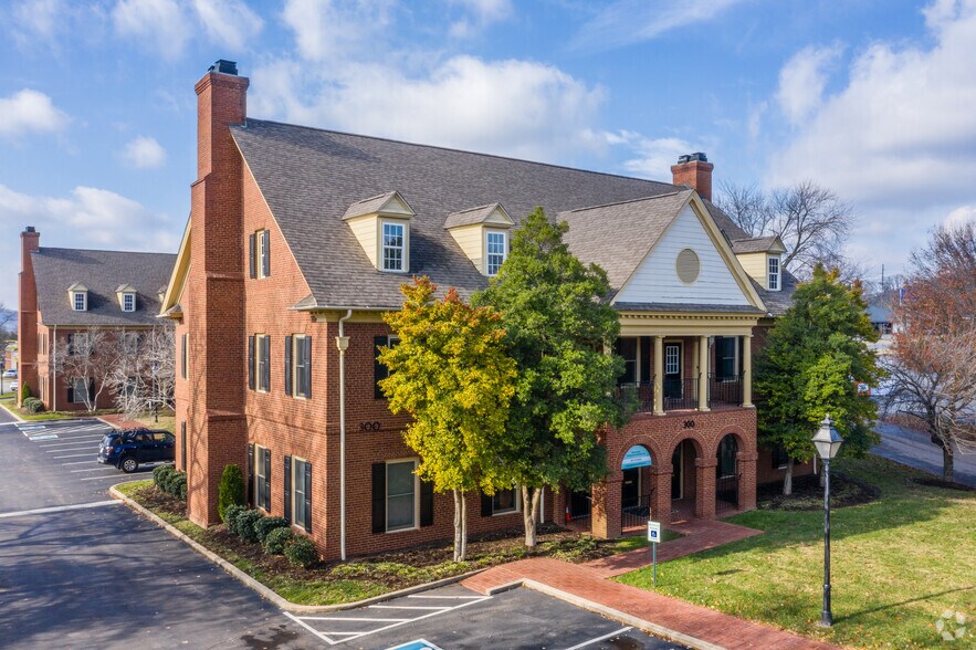 Primary Photo Of 104 East Park Dr, Brentwood Office For Lease