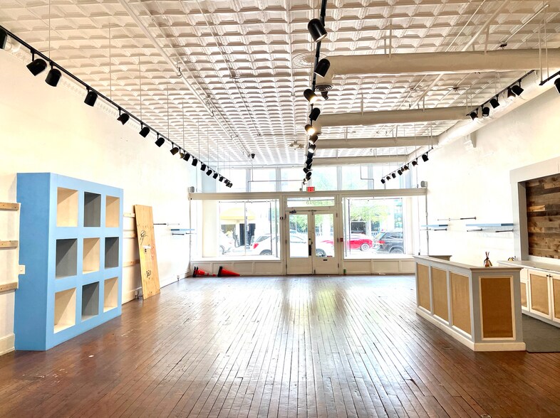 More Photos Of 318 W Broughton St, Savannah Storefront Retail Residential For Lease