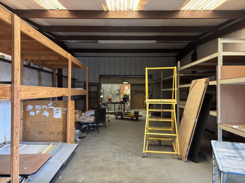 More Photos Of 1600 South Hwy 96, Bastrop Manufacturing For Sale