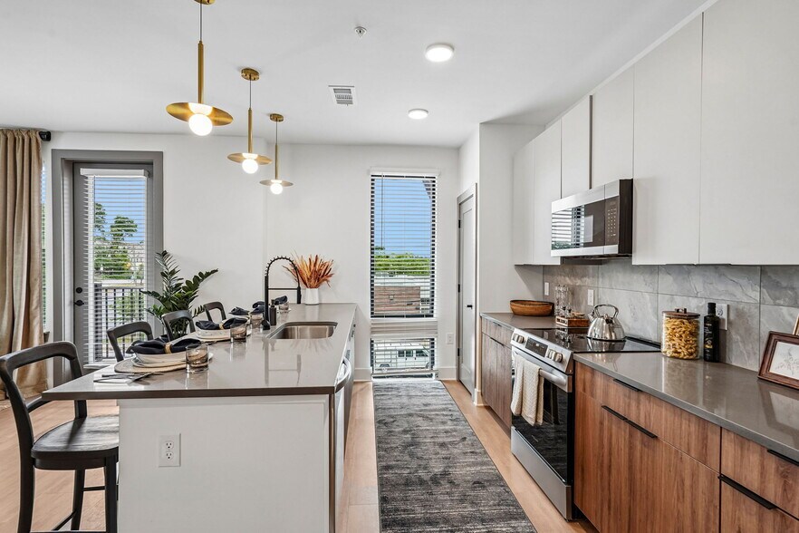 More Photos Of 3558 Elm St, Atlanta Apartments For Lease
