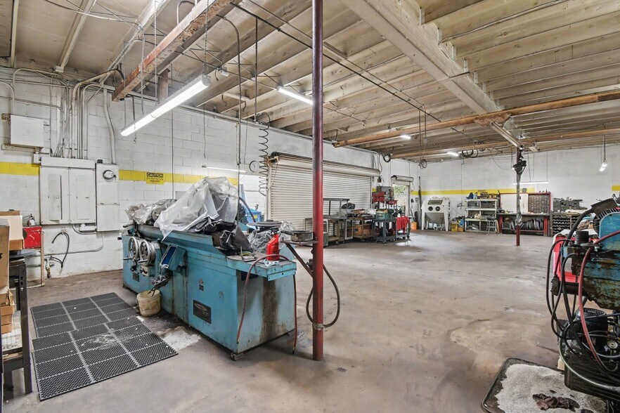 More Photos Of 1235-1239 Cushman Ave, San Diego Service For Sale