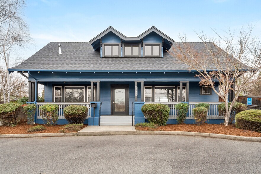 Primary Photo Of 858 NE A St, Grants Pass Office For Sale