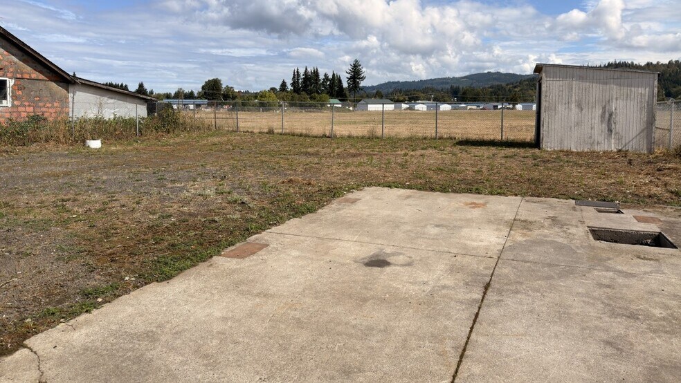 More Photos Of 2144 Pacific Ave S, Kelso Warehouse For Lease