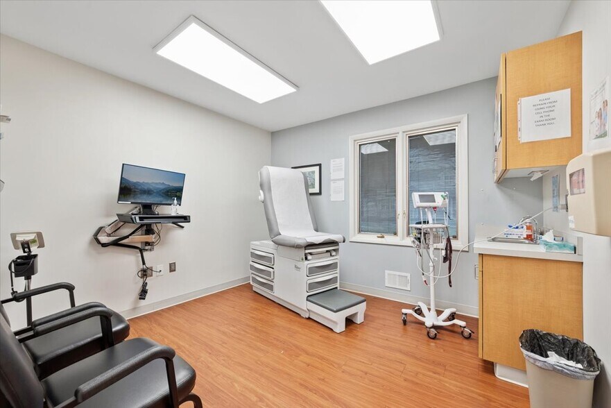 More Photos Of 762 US HIGHWAY 202/206, Bridgewater Medical For Lease