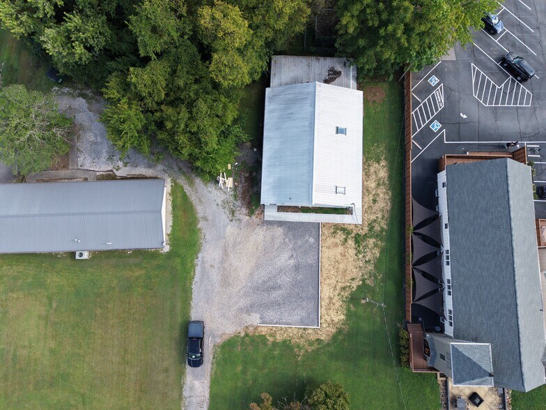 More Photos Of 2550 Sutherland Ave, Knoxville Light Distribution For Lease