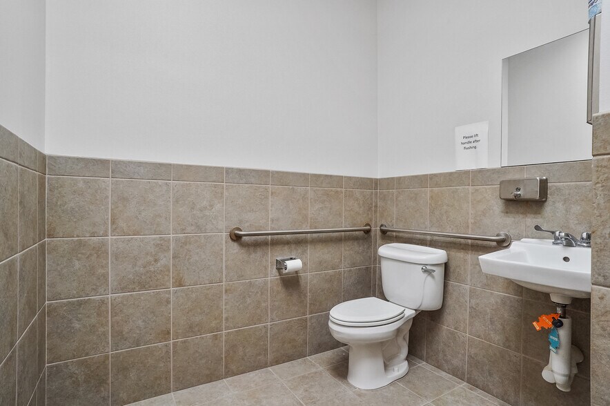 More Photos Of 120 W Aurora Rd, Northfield Medical For Lease