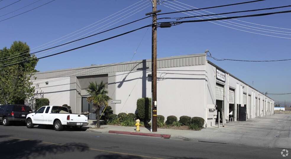 More Photos Of 2031 E Via Burton St, Anaheim Warehouse For Lease