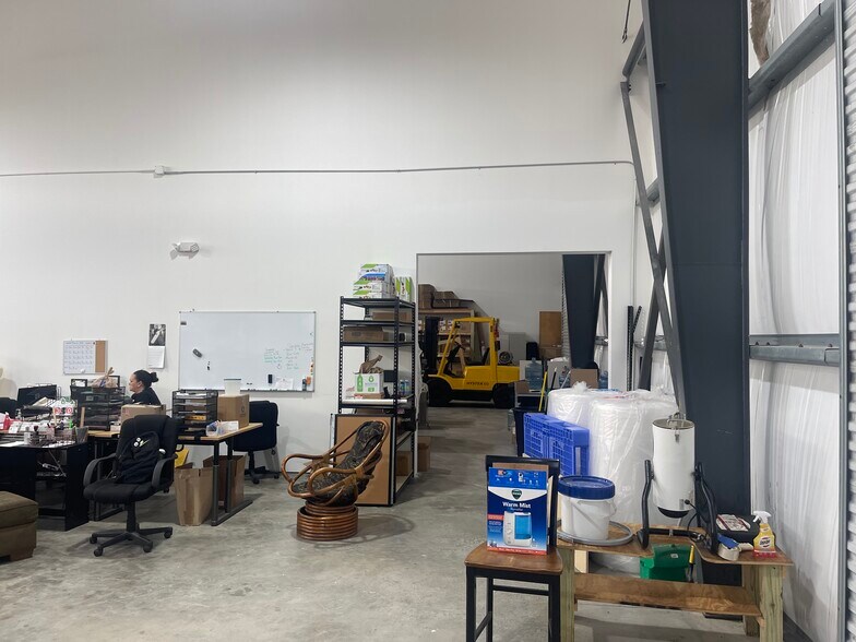 More Photos Of 22924 Kuykendahl Rd, Spring Light Manufacturing For Lease