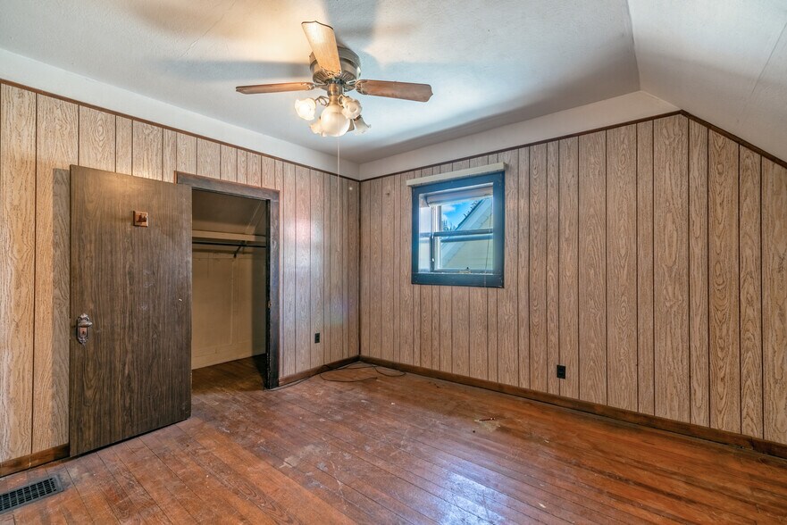 More Photos Of 121 Byers Ave, Hot Sulphur Springs Storefront Retail Residential For Sale