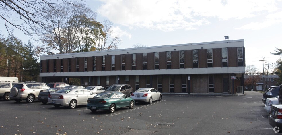 More Photos Of 80 Maple Ave, Smithtown Office For Lease
