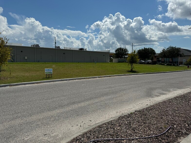 More Photos Of 6924 Old Big Bend Rd, Gibsonton Medical For Sale