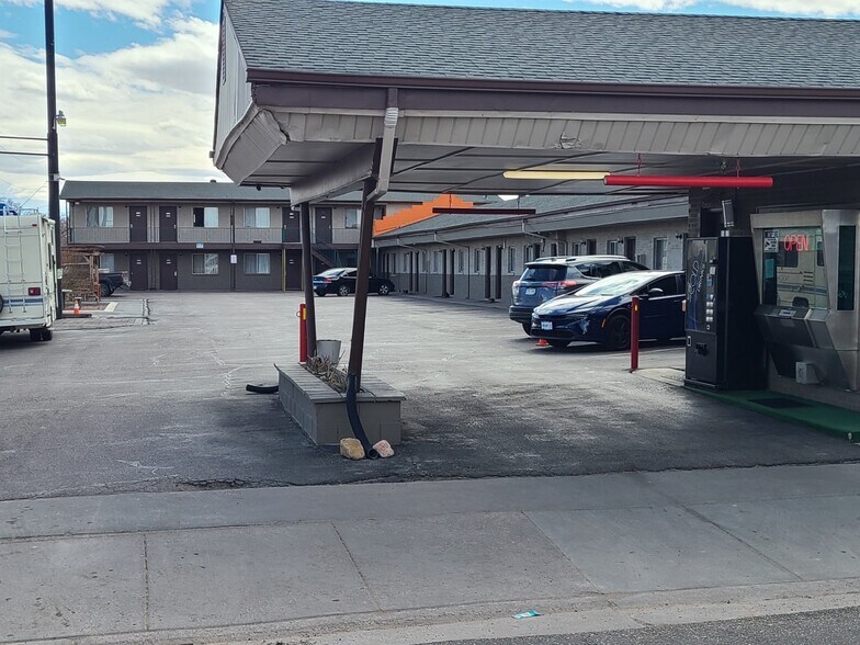 More Photos Of 414 W 29th St, Pueblo Hotel For Sale