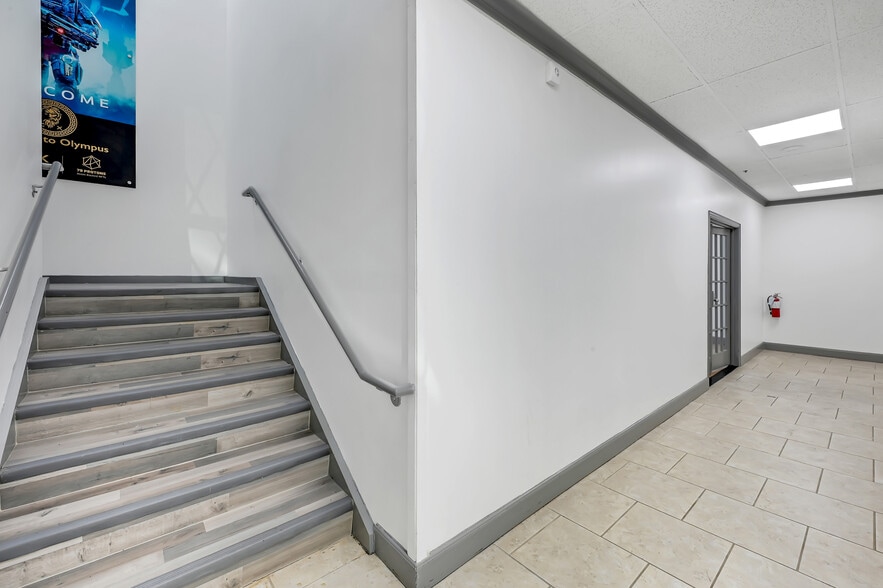 More Photos Of 1124 Blalock Rd, Houston Warehouse For Sale