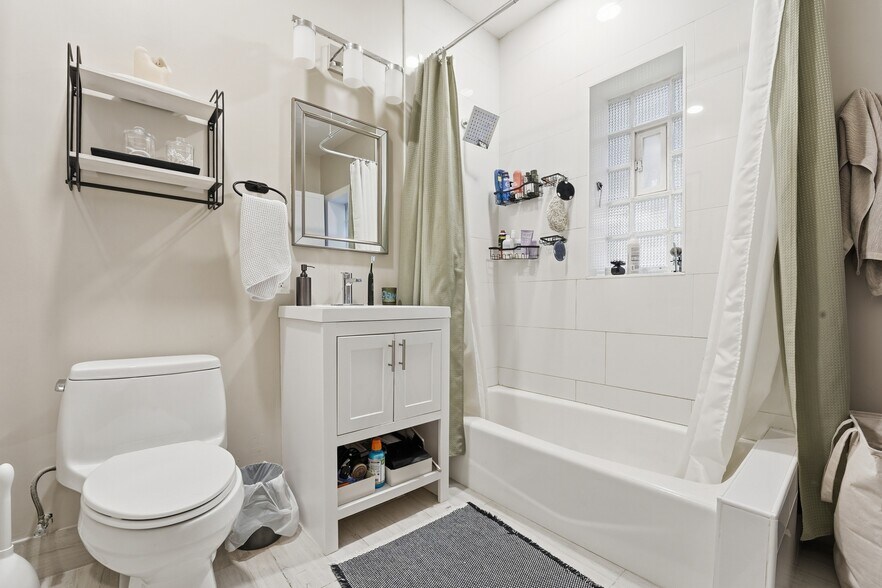 More Photos Of 5022-5030 N Winthrop Ave, Chicago Apartments For Sale