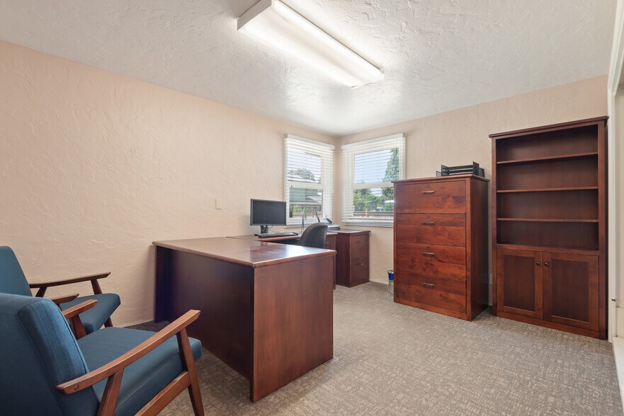 More Photos Of 1660 River Rd, Eugene Office For Lease