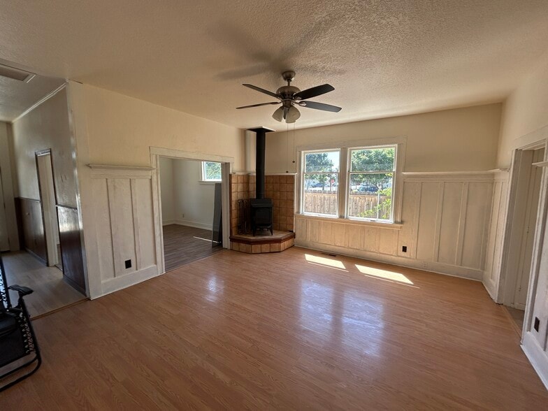 More Photos Of 53 W 9th St, Tracy Office For Lease