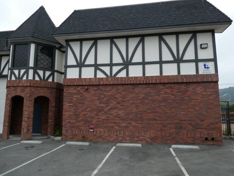 More Photos Of 1411 Railroad St, Glendale Warehouse For Lease
