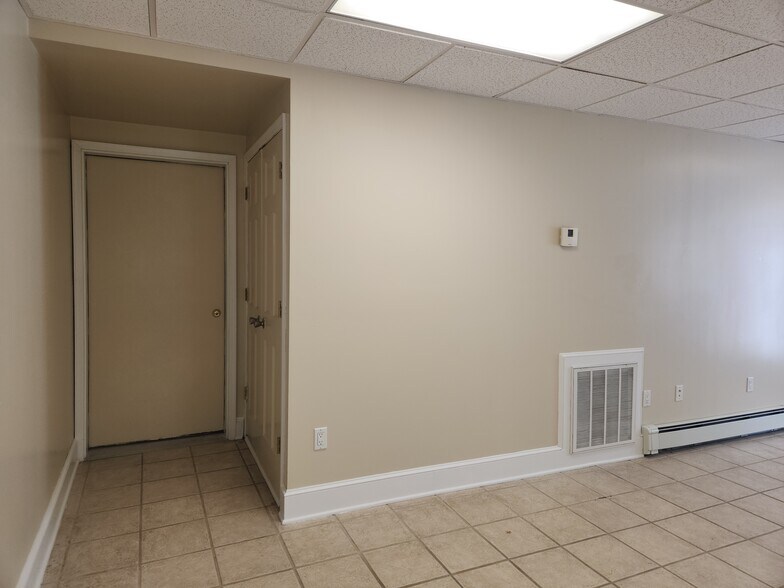 More Photos Of 188 Lake St, Liberty Freestanding For Lease