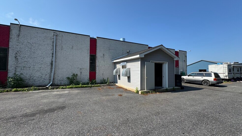 More Photos Of 231 Moorestown Dr, Bath Manufacturing For Sale