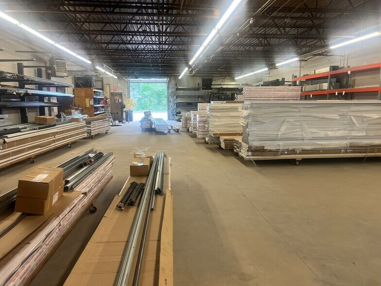 More Photos Of 1308-1314 NE 113th Ave, Blaine General Retail For Lease